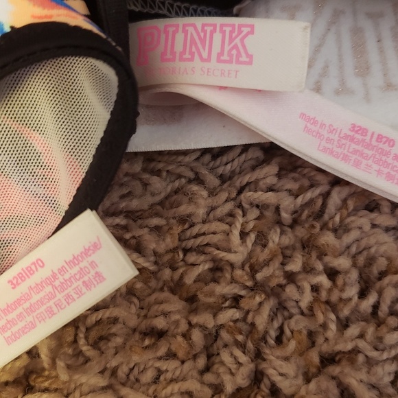 vs pink bras - Picture 3 of 3